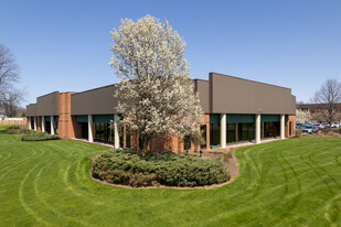 7620 Omnitech Pl, Victor NY - Entrepôt