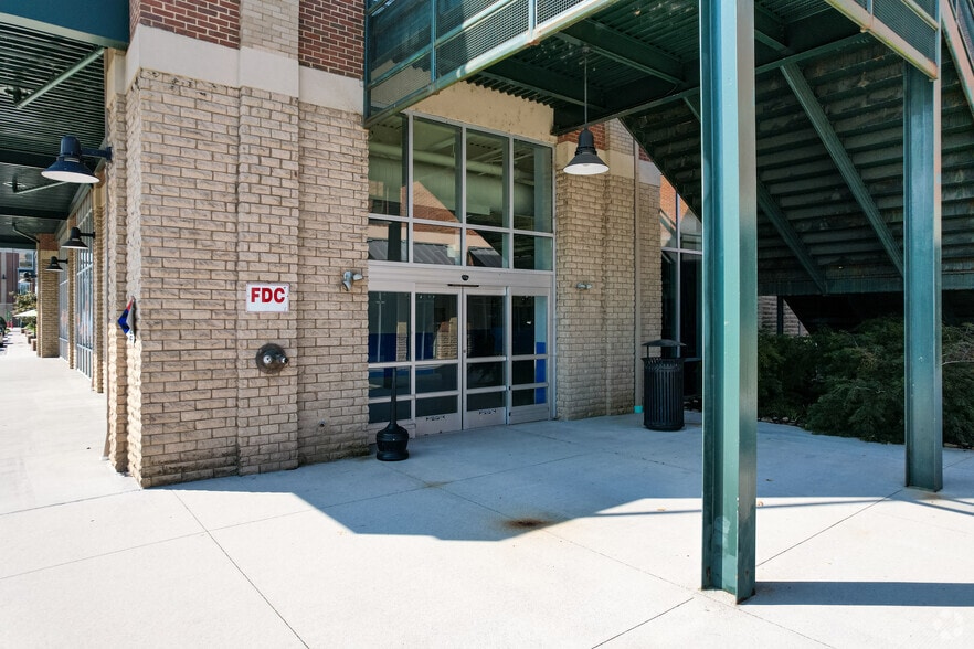 2501 University Commons Way, Knoxville, TN for lease - Building Photo - Image 3 of 5