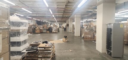 33-00 47th Ave, Long Island City, NY for lease Interior Photo- Image 1 of 12