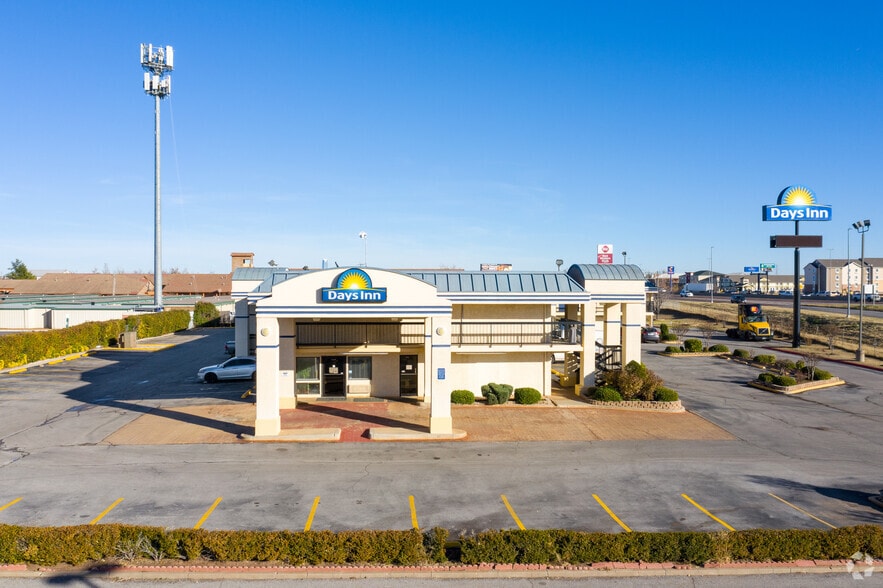 504 S Meridian Ave, Oklahoma City, OK à vendre - Photo du bâtiment - Image 3 de 13