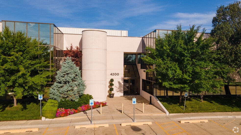 4100 Perimeter Center Dr, Oklahoma City, OK à louer - Photo du bâtiment - Image 3 de 7