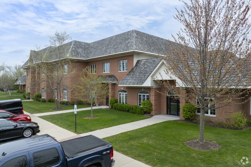 1870 W Winchester Rd, Libertyville, IL à vendre - Photo principale - Image 1 de 37