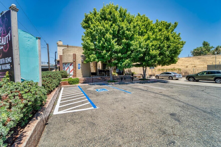 563 2nd St, Yuba City, CA à vendre - Photo du bâtiment - Image 2 de 15