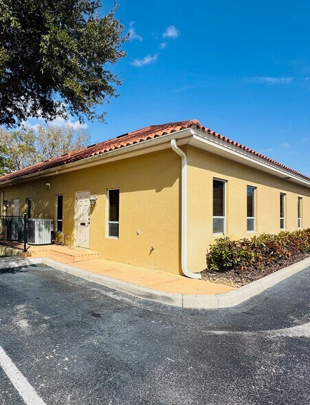 5115 S Lakeland Dr, Lakeland, FL à louer - Photo du bâtiment - Image 2 de 18