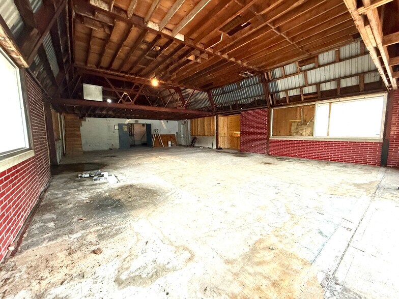 905 W Trenton Ave, Morrisville, PA à louer - Photo du bâtiment - Image 3 de 25