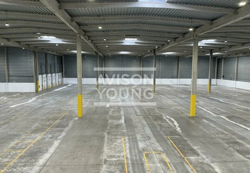 Flex in Bobigny for lease - Interior Photo - Image 1 of 4