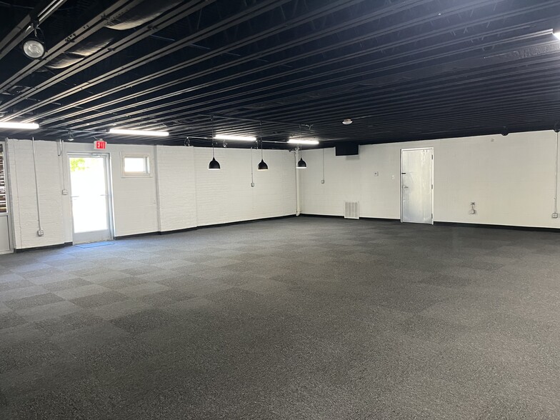 2302-2306 Bedford Ave, Lynchburg, VA for lease - Building Photo - Image 3 of 5