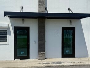 12388 Starkey Rd, Largo, FL for sale Interior Photo- Image 1 of 24