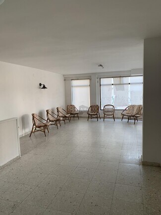 Plus de détails pour Multi-résidentiel à vendre