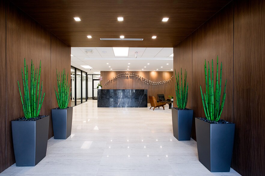 221 W Hallandale Beach Blvd, Hallandale Beach, FL à louer - Photo du bâtiment - Image 3 de 20