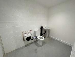 32 Burrington Way, Plymouth for lease Interior Photo- Image 2 of 5