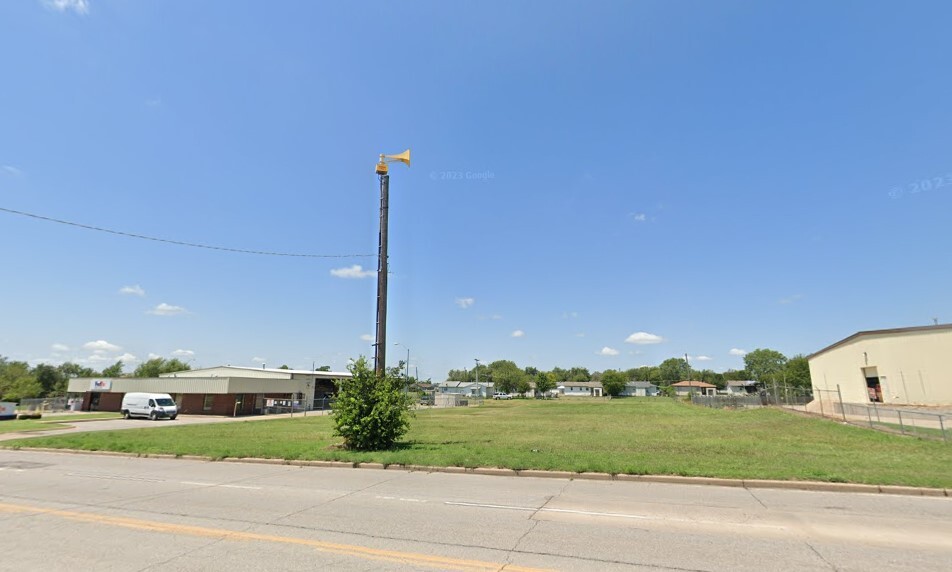 1813 SW 11th, Lawton, OK for sale - Building Photo - Image 1 of 2