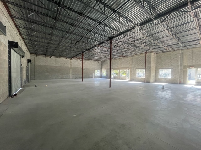 1740 E Tiffany Dr, Mangonia Park, FL for lease - Interior Photo - Image 3 of 5