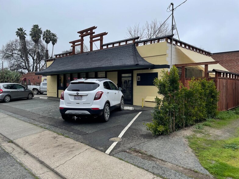 38 Main St, Isleton, CA à vendre - Photo du bâtiment - Image 2 de 9