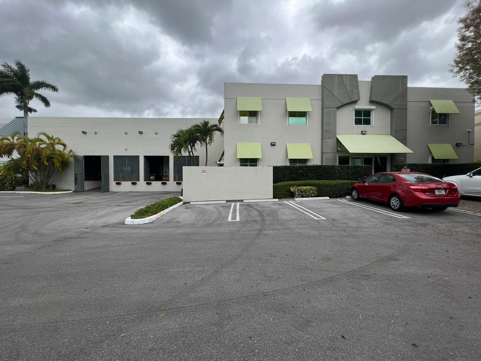 8299 NW 30th Ter, Doral, FL à louer Photo du b timent- Image 1 de 13