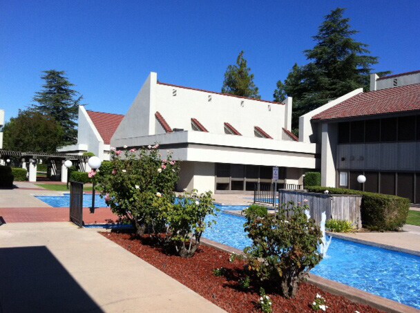 4944 E Clinton Way, Fresno, CA à louer - Photo du bâtiment - Image 2 de 25