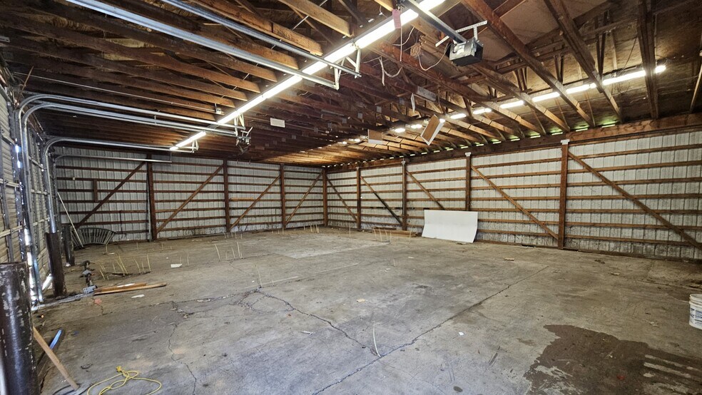 1309 Elm Pl, Kelso, WA à vendre - Photo du bâtiment - Image 2 de 2