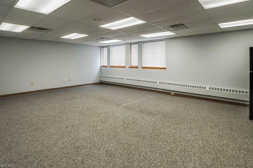 4974 Higbee Ave NW, Canton, OH à louer - Photo du bâtiment - Image 3 de 18