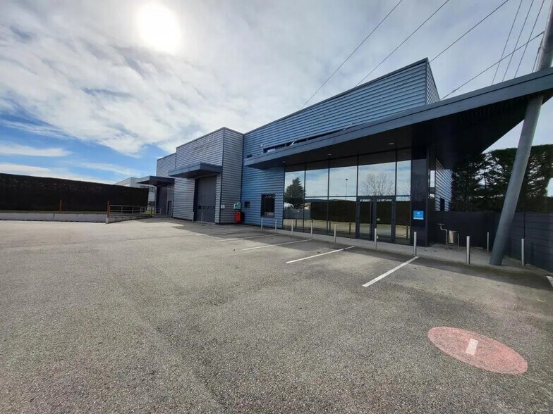 Flex dans Saint-Quentin-Fallavier à louer - Photo du bâtiment - Image 2 de 7