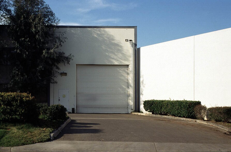355 State Pl, Escondido, CA à louer - Autre - Image 2 de 4