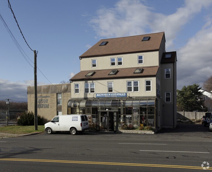 558 Connecticut Ave, Norwalk, CT à vendre - Photo du bâtiment - Image 2 de 8