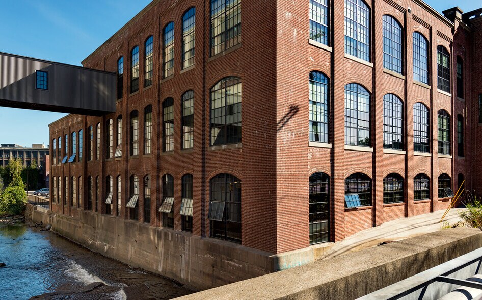 61 Washington St, Sanford, ME for lease - Building Photo - Image 3 of 3