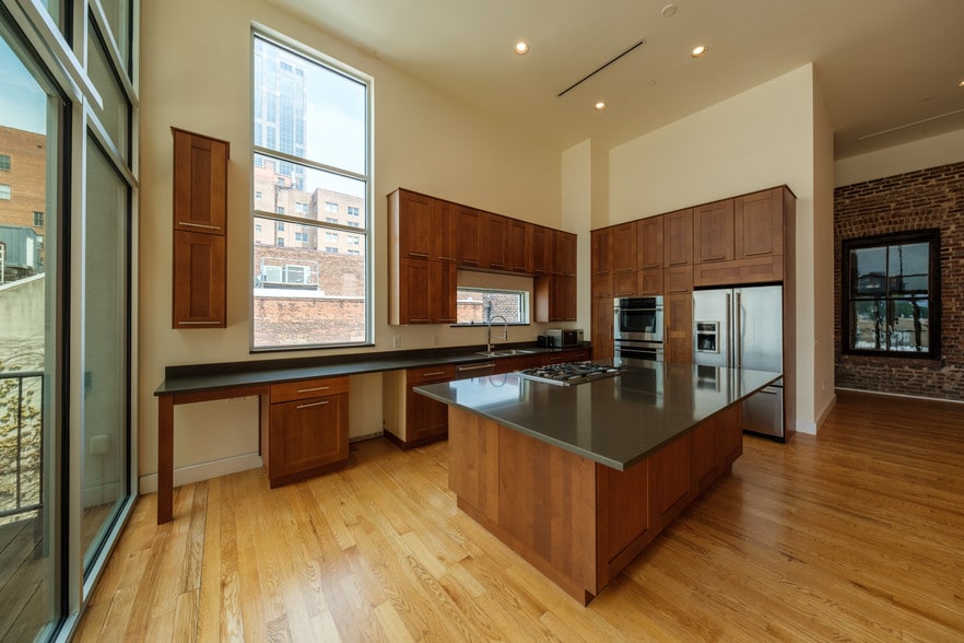 230 Fayetteville St, Raleigh, NC à louer - Photo intérieure - Image 1 de 14