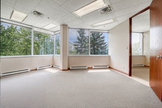 9999 Boul Cavendish, Montréal, QC for lease Interior Photo- Image 1 of 3