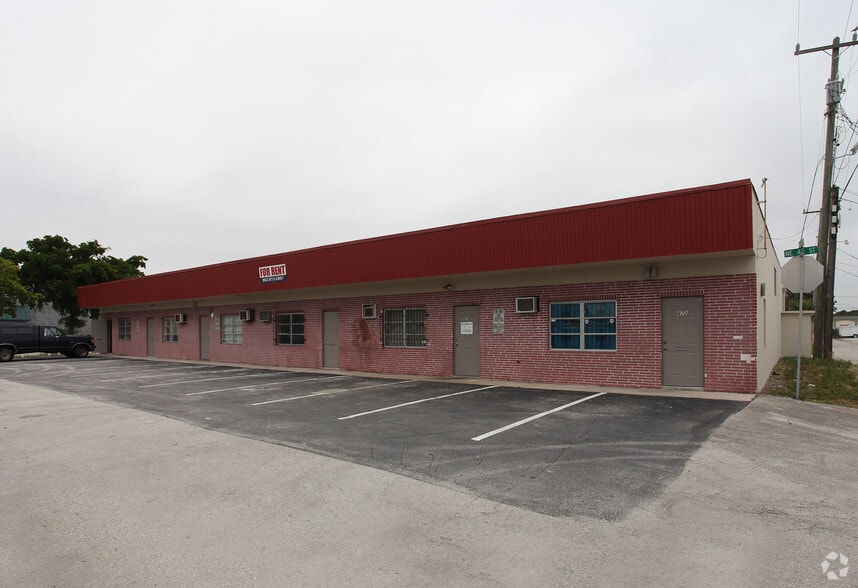 872-892 NE 42nd St, Fort Lauderdale, FL for sale - Building Photo - Image 2 of 3