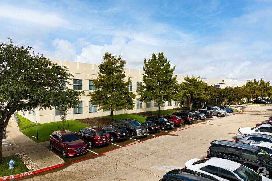 830 S Greenville Ave, Allen, TX à louer - Photo du bâtiment - Image 3 de 23
