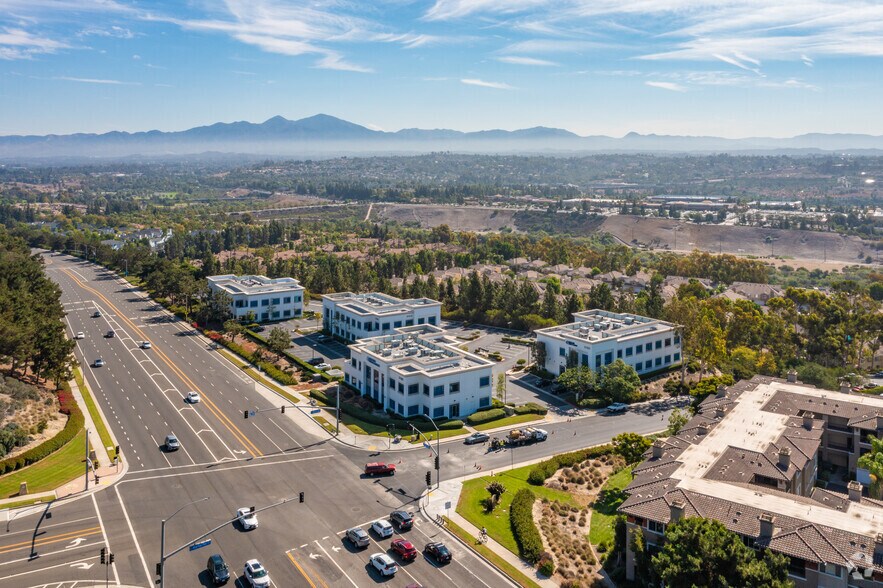 27432 Aliso Creek Rd, Aliso Viejo, CA à vendre - Aérien - Image 2 de 4