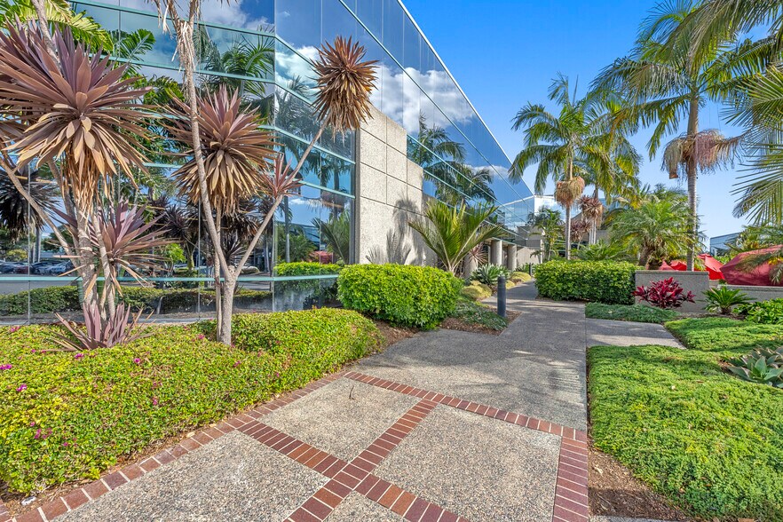 5962 La Place Ct, Carlsbad, CA à louer - Photo du bâtiment - Image 3 de 19