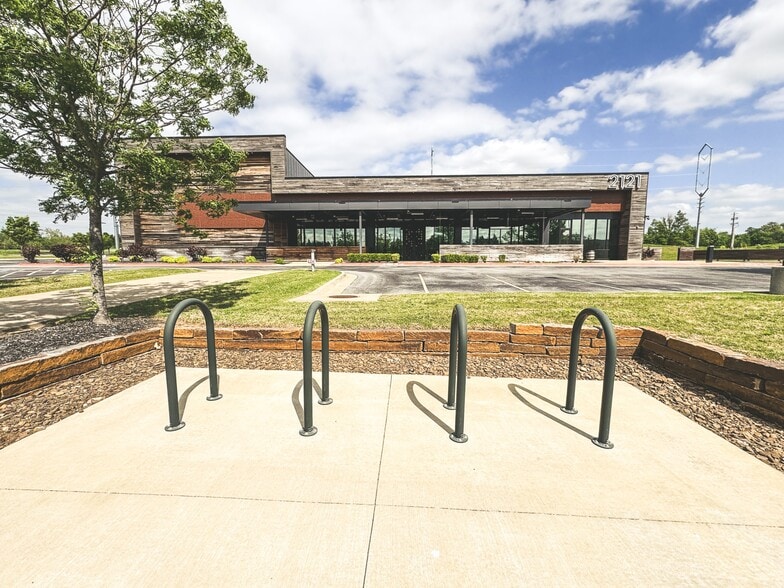 2121 S Bellview Rd, Rogers, AR for lease - Building Photo - Image 3 of 31