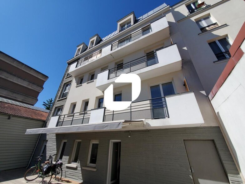 Bureau dans Ivry-sur-Seine à louer - Photo du bâtiment - Image 2 de 22