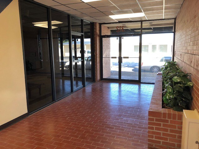 312 E Illinois Ave, Midland, TX à louer - Photo intérieure - Image 2 de 15
