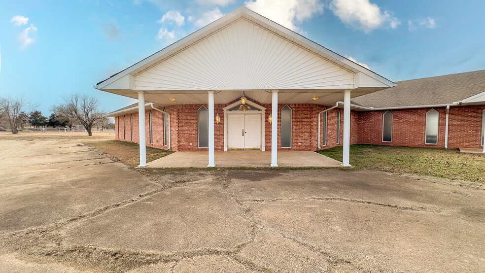 907 N Oklahoma St, Tryon, OK à vendre - Photo du bâtiment - Image 2 de 55