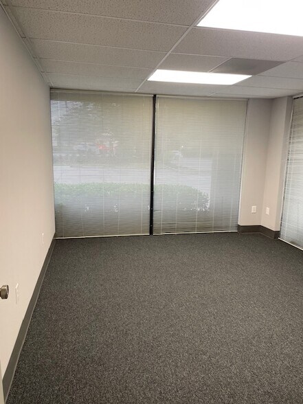 6015 Chester Cir, Jacksonville, FL à louer - Photo du bâtiment - Image 3 de 8
