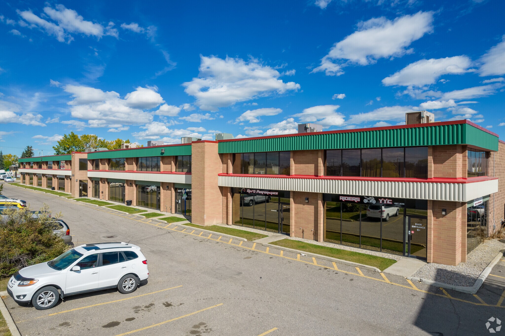 4041 74th Ave SE, Calgary, AB à louer Photo du bâtiment- Image 1 de 12