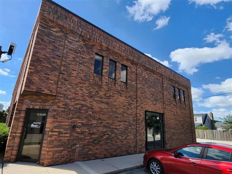 1025 S 108th St, Milwaukee, WI for lease - Building Photo - Image 2 of 3