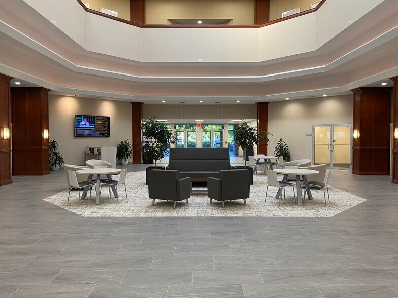 105 Maxess Rd, Melville, NY à louer - Photo intérieure - Image 2 de 10