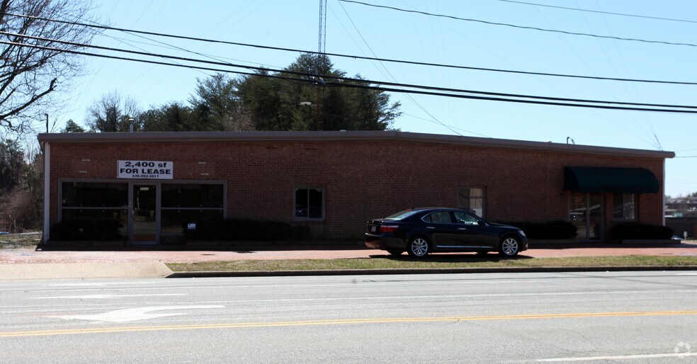 4535 W Market St, Greensboro, NC à vendre - Photo du bâtiment - Image 2 de 3