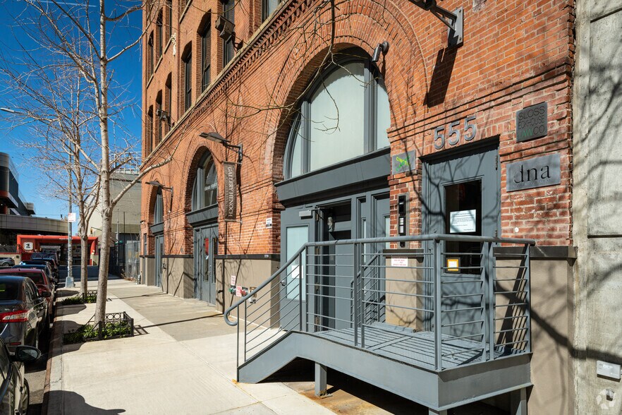 555 W 25th St, New York, NY à louer - Photo du bâtiment - Image 3 de 4