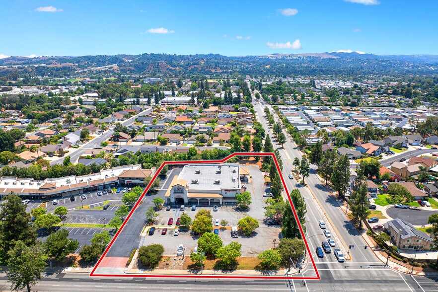 1086 W Arrow Hwy, San Dimas, CA à louer - Photo du bâtiment - Image 2 de 19