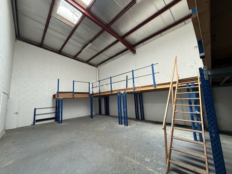 Flex in Quincy-Voisins for lease Interior Photo- Image 1 of 7
