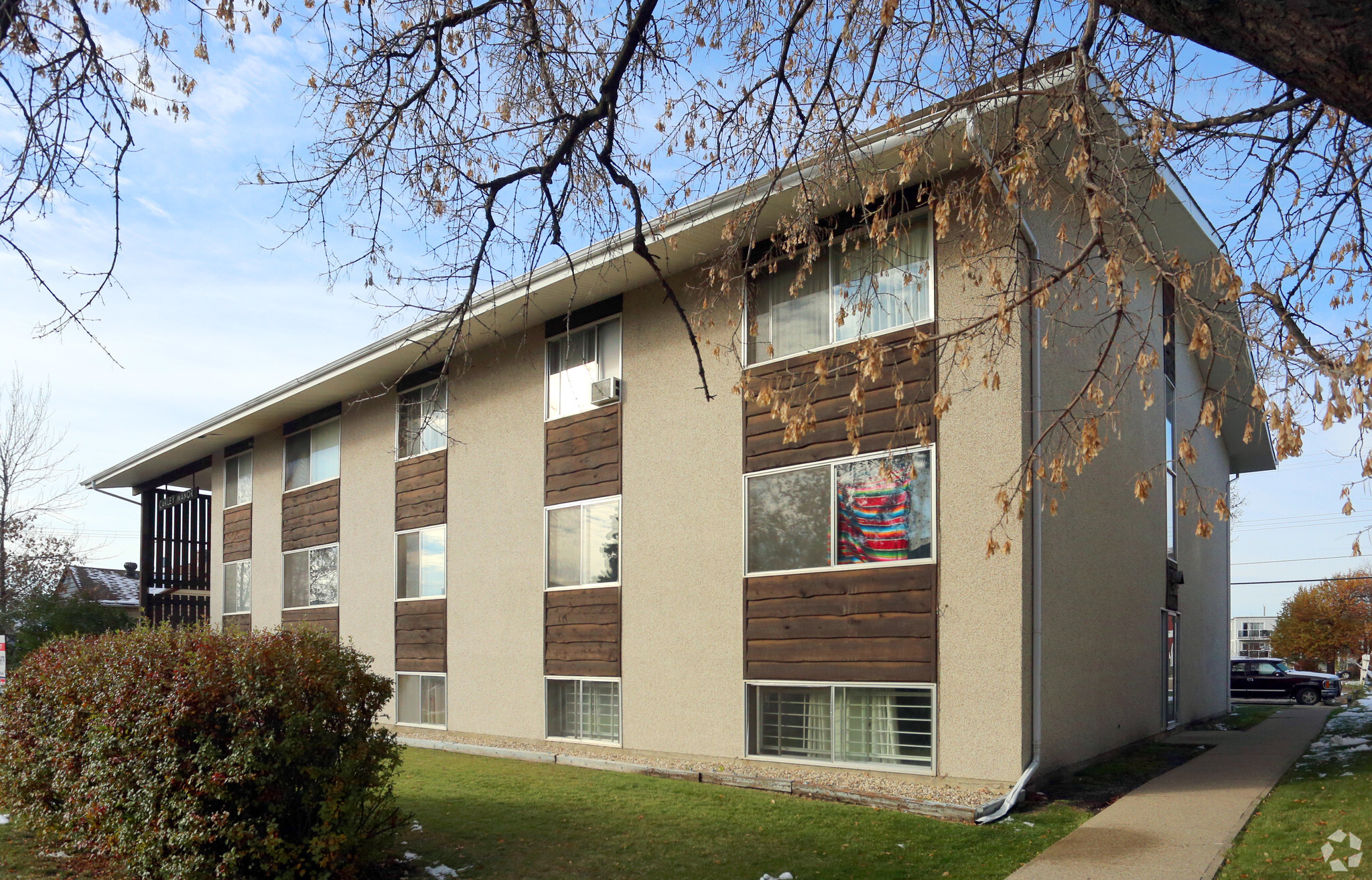 10130 152nd St NW, Edmonton, AB for sale Primary Photo- Image 1 of 1