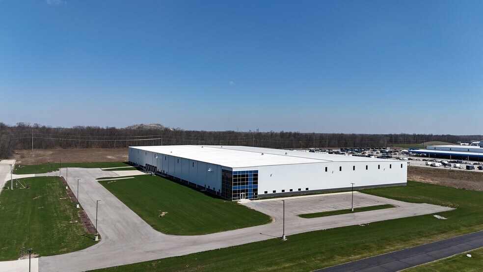 8645 Aviation Dr, Fort Wayne, IN à vendre - Photo du bâtiment - Image 1 de 8