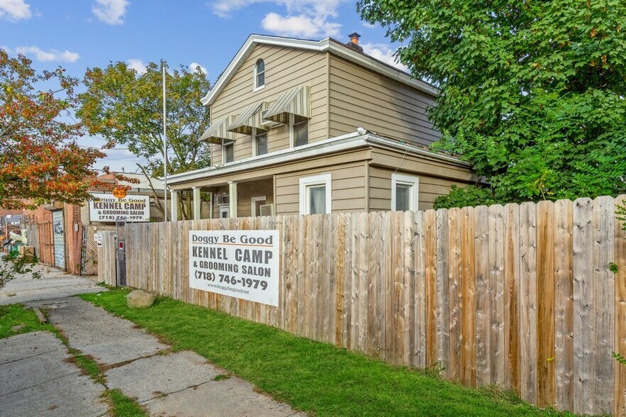 14-27 128th St, College Point, NY à louer - Photo du bâtiment - Image 3 de 9