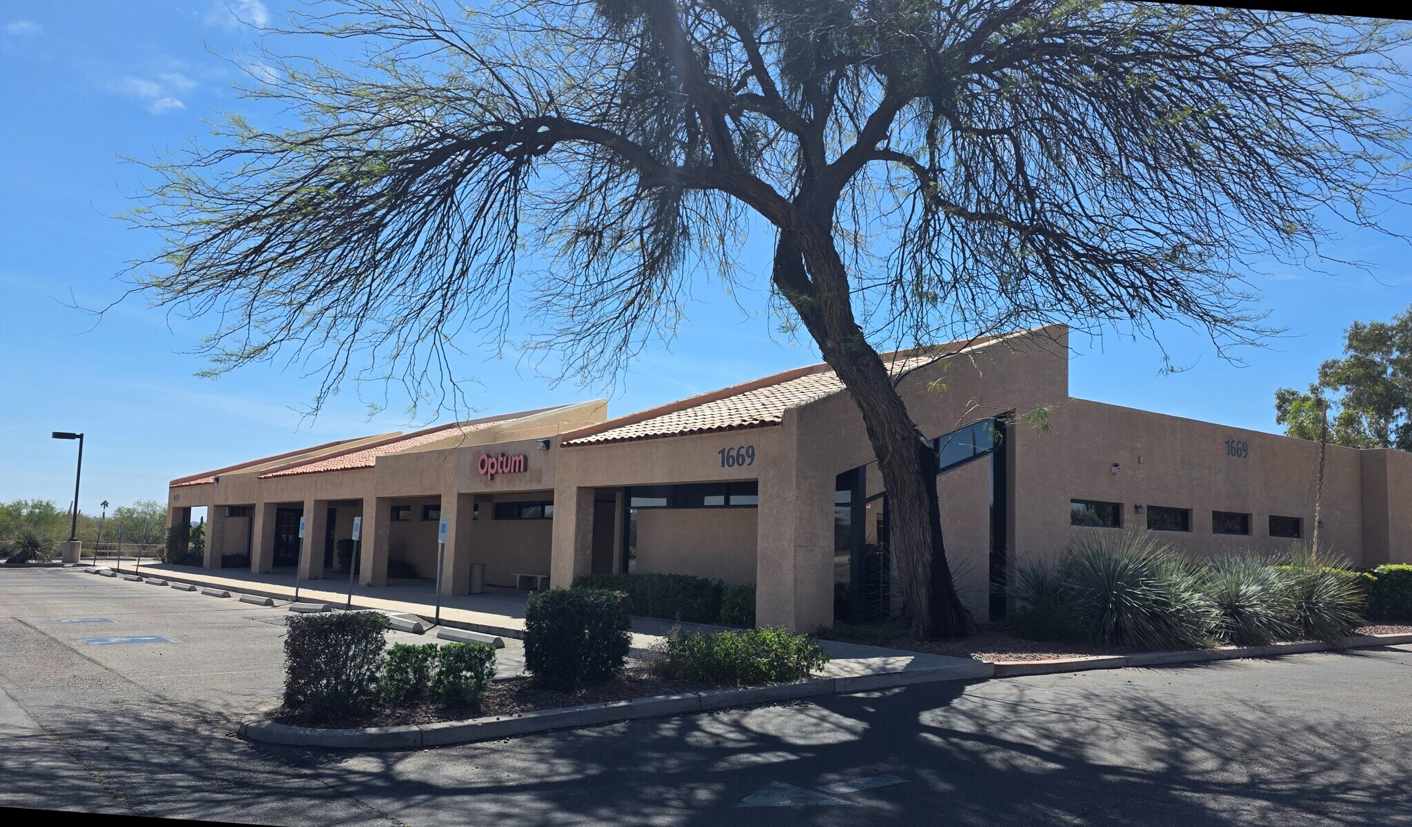 1669 W Ina Rd, Tucson, AZ à louer Photo principale- Image 1 de 9