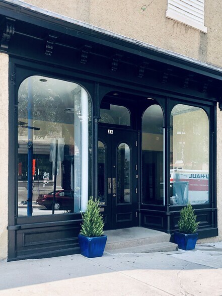 34 S Main St, Phoenixville, PA à vendre - Photo du bâtiment - Image 3 de 37