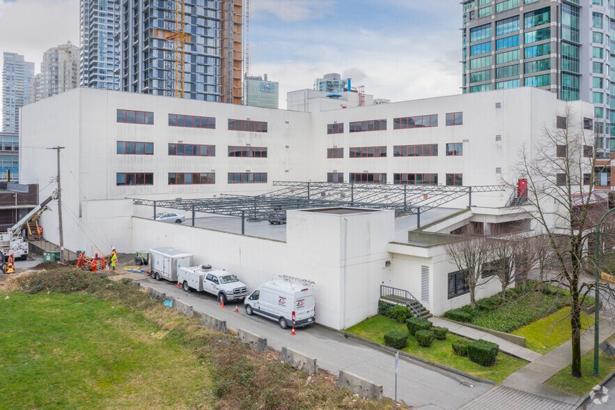 4603 Kingsway, Burnaby, BC for lease - Building Photo - Image 3 of 7